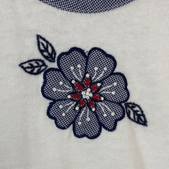 Alfred Dunner White Sweater with Blue Floral Detail Size Petite Large - Picture 4 of 10